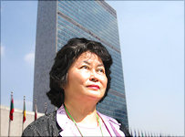  Yi-yu Woo's paintings on exhibit at the United Nations 